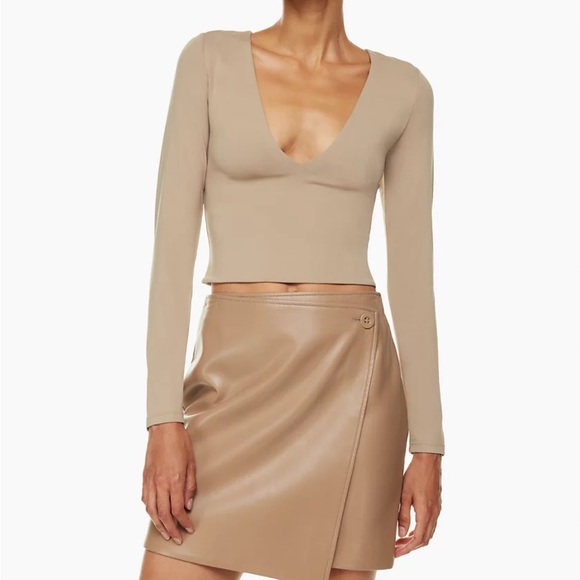 Babaton contour v-neck long sleeve - Picture 1 of 3